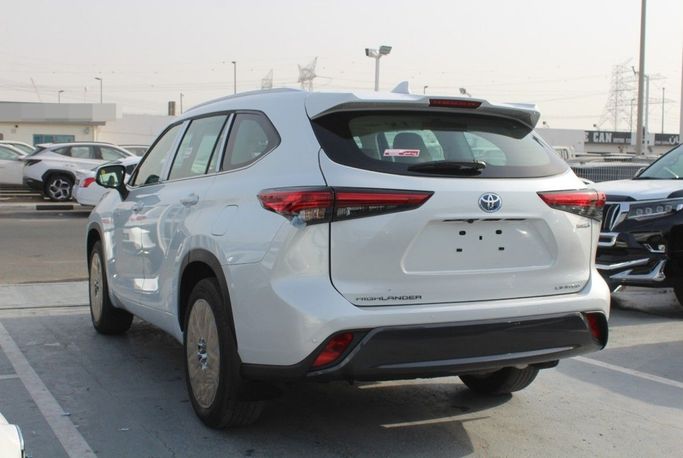 Новый Toyota Highlander IV (U70), 2.5 л, 2023 в Дубае от Titanum Cars Белый цвет. Other | AUTO.AE