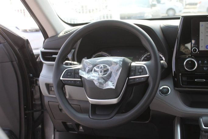 Новый Toyota Highlander IV (U70), 2.5 л, 2023 в Дубае от Titanum Cars Серый цвет. Other | AUTO.AE