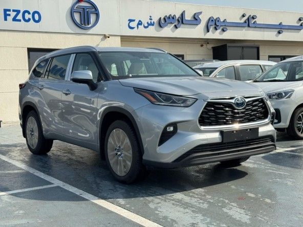 Новый Toyota Highlander IV (U70), 2.5 л, 2024 в Дубае от Titanum Cars Серебристый цвет. Other | AUTO.AE