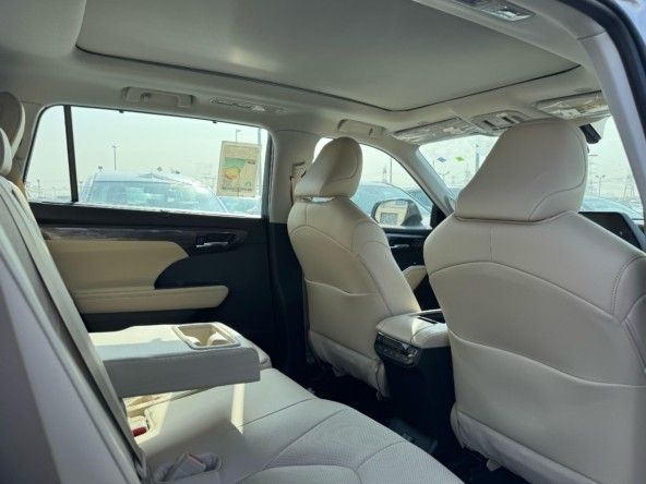 Новый Toyota Highlander IV (U70), 2.5 л, 2024 в Дубае от Titanum Cars Серебристый цвет. Other | AUTO.AE