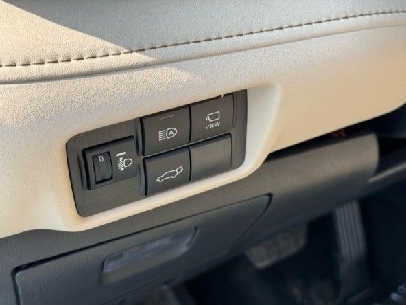 Новый Toyota Highlander IV (U70), 2.5 л, 2024 в Дубае от Titanum Cars Серебристый цвет. Other | AUTO.AE