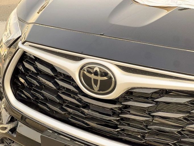 Новый Toyota Highlander IV (U70), 2.5 л, 2025 в Дубае от Al Rawnaq Motors  Черный цвет. GCC | AUTO.AE