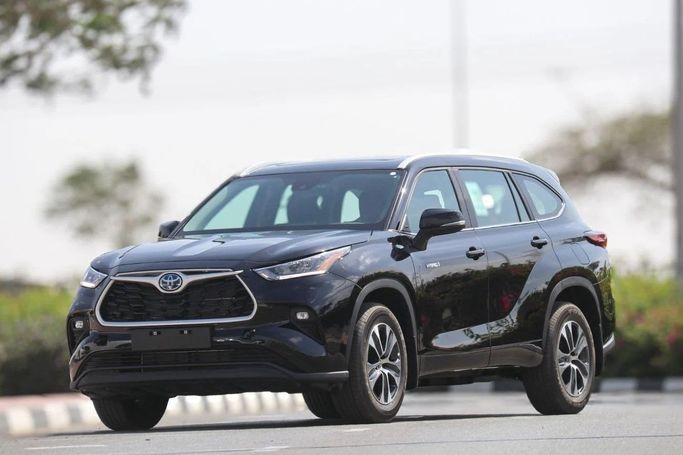 New Toyota Highlander IV (U70), 2.5 l, 2024 in Dubai by Atlantic Motors FZCO, Black color. GCC Specs | AUTO.AE