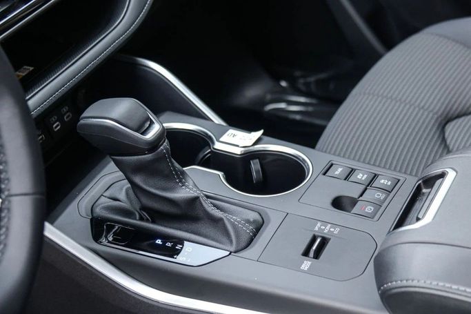 New Toyota Highlander IV (U70), 2.5 l, 2024 in Dubai by Atlantic Motors FZCO, Black color. GCC Specs | AUTO.AE