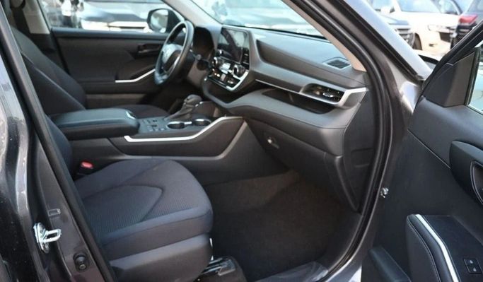 New Toyota Highlander IV (U70), 2.4 l, 2023 in Dubai by AYT Motors, White color. Other | AUTO.AE