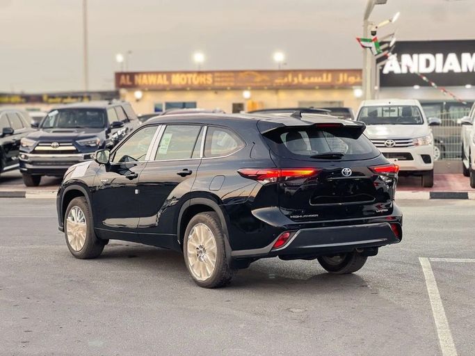 New Toyota Highlander IV (U70), 2.5 l, 2024 in Dubai by Al Rawnaq Motors , Black color. GCC Specs | AUTO.AE