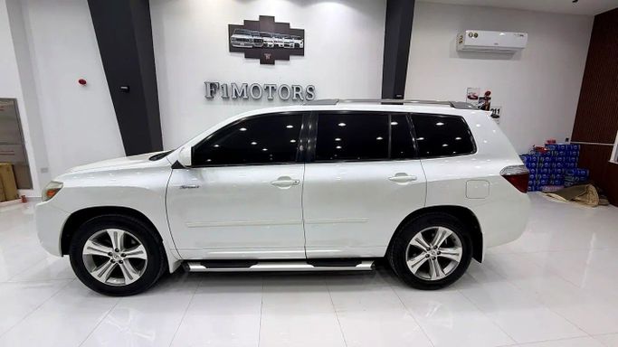 مستعملة Toyota Highlander II (U40), 3.5 l, 2009 في في دبي من F1 Motors، اللون أبيض. المواصفات الأمريكية | AUTO.AE