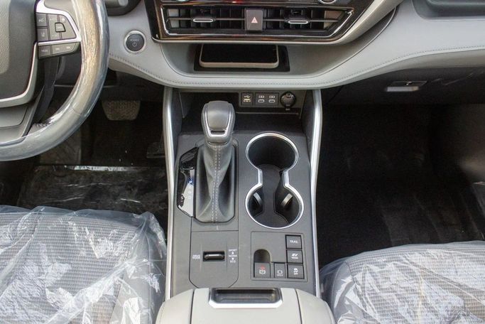 Новый Toyota Highlander IV (U70), 2.5 л, 2025 в Дубае от Al Rawnaq Motors  Белый цвет. GCC | AUTO.AE