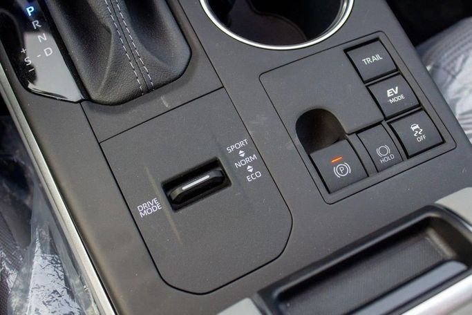 Новый Toyota Highlander IV (U70), 2.5 л, 2025 в Дубае от Al Rawnaq Motors  Белый цвет. GCC | AUTO.AE