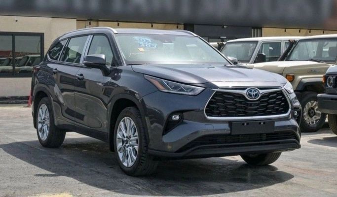 جديدة Toyota Highlander IV (U70), 2.5 l, 2024 في في دبي من TARGET MOTORS FZE، اللون رمادي. مواصفات الخليج | AUTO.AE