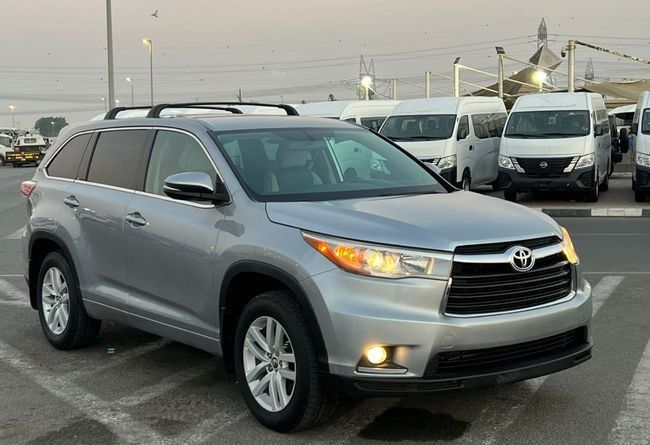 Подержанный Toyota Highlander III (U50), 3.5 л, 2016 в Дубае от SIKANDAR MOTORS Серебристый цвет. Американская | AUTO.AE
