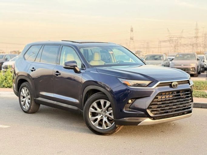 مستعملة Toyota Highlander IV (U70), 2.5 l, 2024 في في دبي من GHAZNI MOTORS، اللون أزرق داكن. المواصفات الأمريكية | AUTO.AE