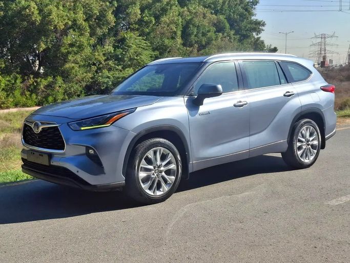 Подержанный Toyota Highlander IV (U70), 2.5 л, 2022 в Дубае от Hashem Used Cars Голубой цвет. GCC | AUTO.AE