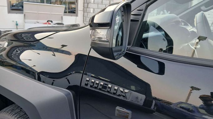Новый Toyota Hilux MHEV VIII Рестайлинг 2, 2.8 л, 2025 в Дубае от Bormela Cars Черный цвет. GCC | AUTO.AE