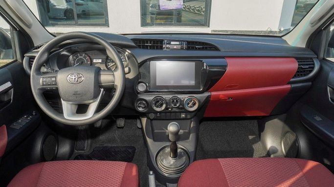 Новый Toyota Hilux VIII Рестайлинг, 2.4 л, 2025 в Дубае от 777 CARS Белый цвет. GCC | AUTO.AE