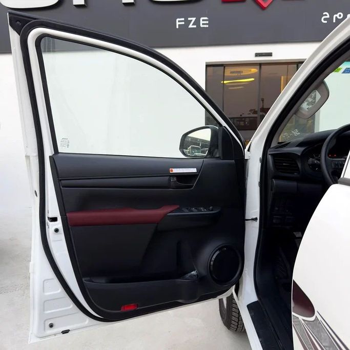New Toyota Hilux VIII Facelift, 2.8 l, 2025 in Dubai by Sola Motors, White color. GCC Specs | AUTO.AE