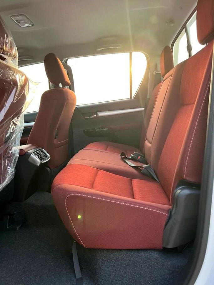 New Toyota Hilux VIII Facelift, 4.0 l, 2025 in Dubai by ANDIAMO MOTORS FZE, White color. GCC Specs | AUTO.AE