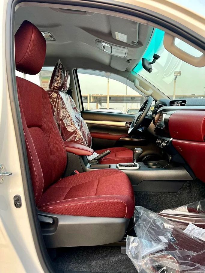 Новый Toyota Hilux VIII Рестайлинг, 2.7 л, 2025 в Дубае от ANDIAMO MOTORS FZE Белый цвет. GCC | AUTO.AE