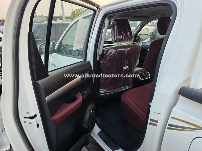 New Toyota Hilux VIII Facelift 2, 2.7 l, 2025 in Dubai by Alhamd Motors, White color. Other | AUTO.AE