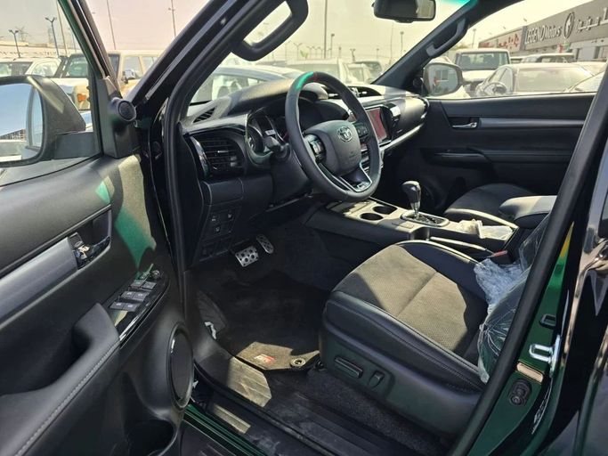 New Toyota Hilux VIII Facelift, 4.0 l, 2025 in Dubai by Mohamed Hakim Motors, Black color. GCC Specs | AUTO.AE