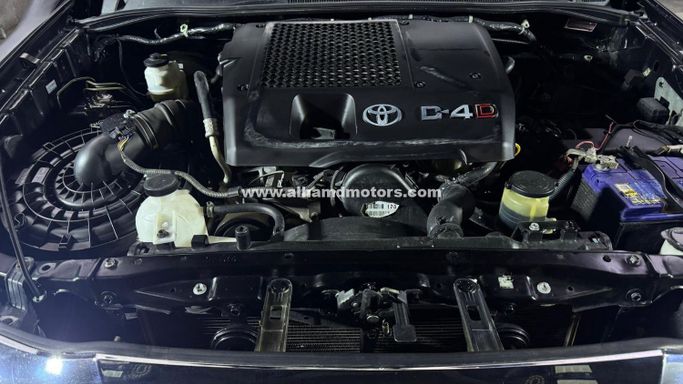 Подержанный Toyota Hilux VII Рестайлинг, 3.0 л, 2014 в Дубае от Alhamd Motors Серый цвет. Other | AUTO.AE