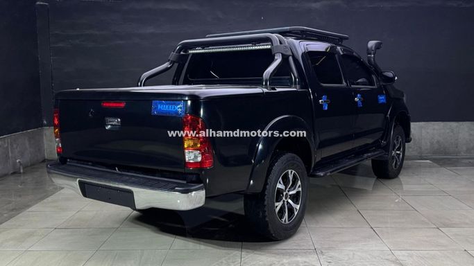 Подержанный Toyota Hilux VII Рестайлинг, 3.0 л, 2014 в Дубае от Alhamd Motors Серый цвет. Other | AUTO.AE