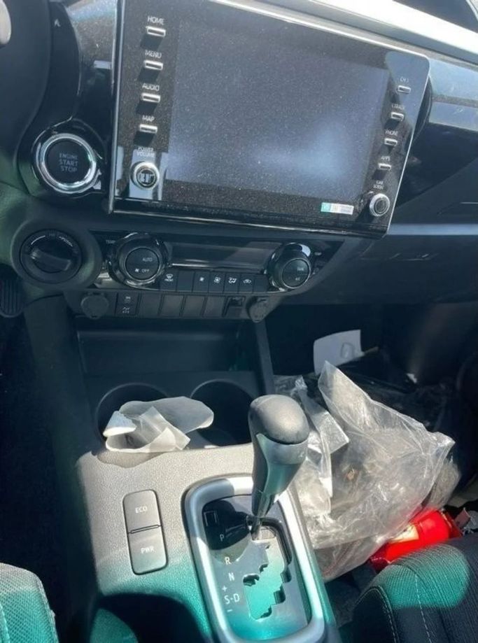 Новый Toyota Hilux VIII Рестайлинг, 4.0 л, 2023 в Дубае от Mohamed Hakim Motors Синий цвет. GCC | AUTO.AE