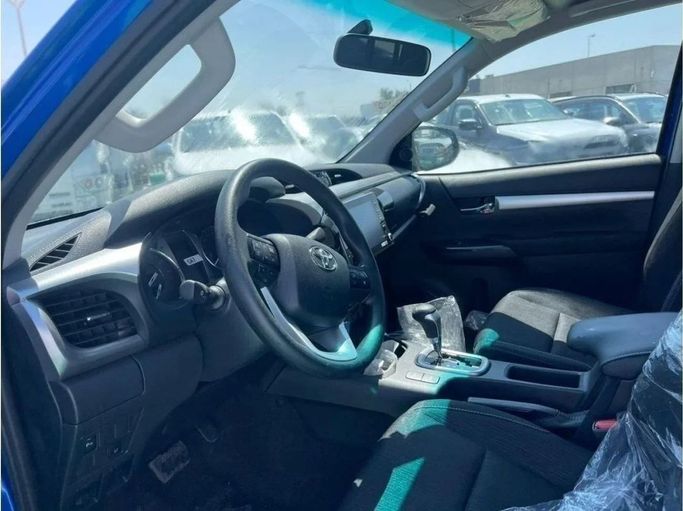 Новый Toyota Hilux VIII Рестайлинг, 4.0 л, 2023 в Дубае от Mohamed Hakim Motors Синий цвет. GCC | AUTO.AE