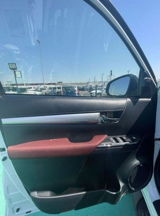 New Toyota Hilux VIII Facelift, 2.7 l, 2024 in Dubai by Mohamed Hakim Motors, White color. GCC Specs | AUTO.AE