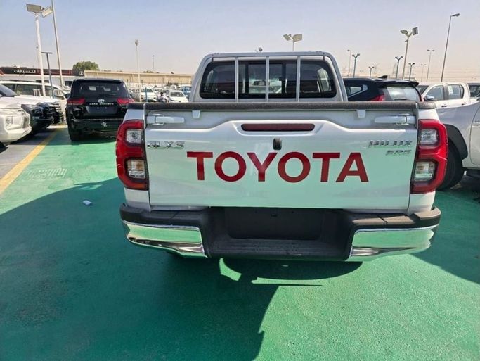 New Toyota Hilux VIII Facelift 2, 2.7 l, 2025 in Dubai by Mohamed Hakim Motors, White color. GCC Specs | AUTO.AE