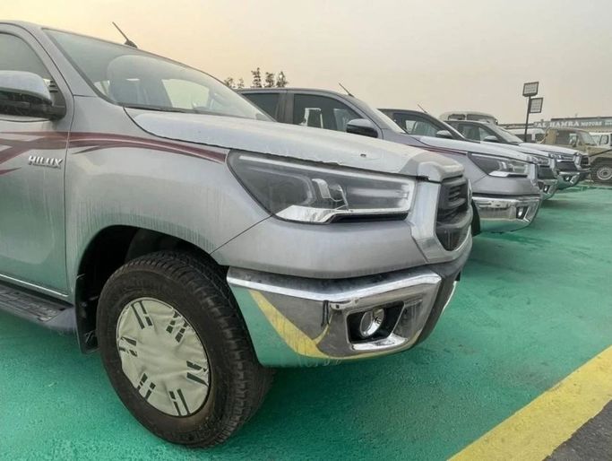 New Toyota Hilux VIII Facelift, 2.7 l, 2025 in Dubai by Mohamed Hakim Motors, Silver color. GCC Specs | AUTO.AE