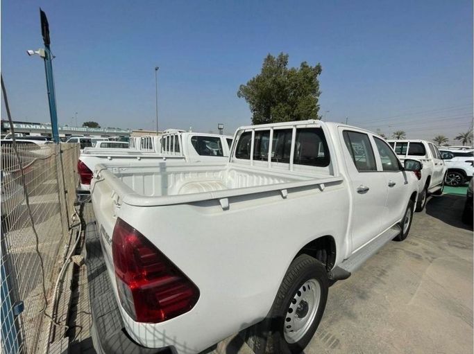 New Toyota Hilux VIII Facelift, 2.7 l, 2024 in Dubai by Mohamed Hakim Motors, White color. GCC Specs | AUTO.AE