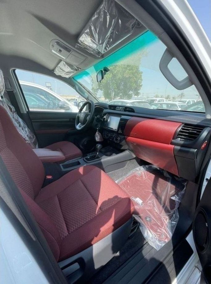 New Toyota Hilux VIII Facelift, 2.7 l, 2024 in Dubai by Mohamed Hakim Motors, White color. GCC Specs | AUTO.AE