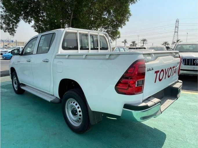 New Toyota Hilux VIII Facelift, 2.7 l, 2024 in Dubai by Mohamed Hakim Motors, White color. GCC Specs | AUTO.AE