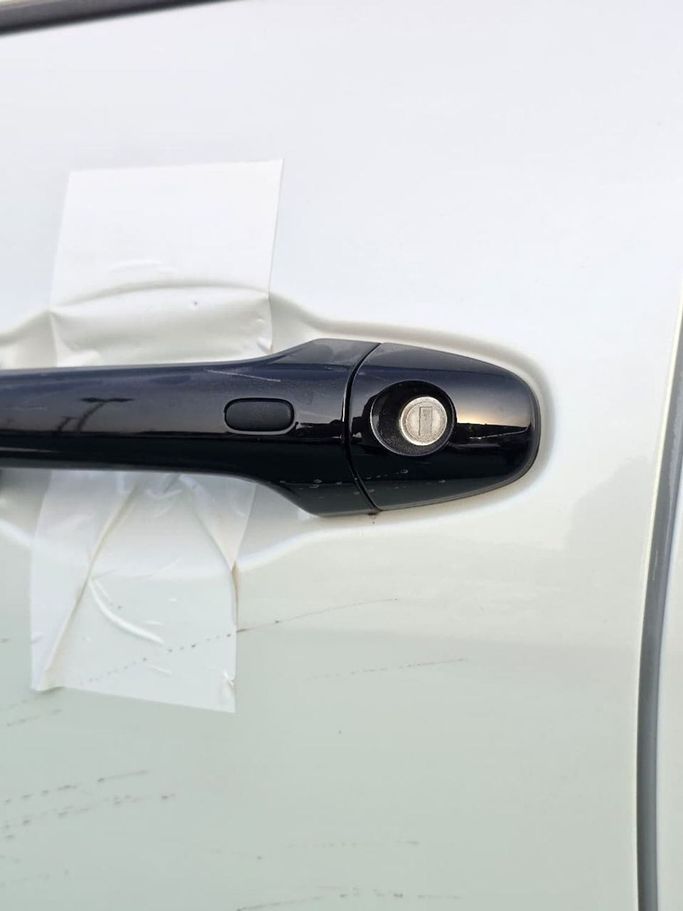 Новый Toyota Hilux VIII Рестайлинг, 4.0 л, 2025 в Дубае от Mohamed Hakim Motors Белый цвет. GCC | AUTO.AE