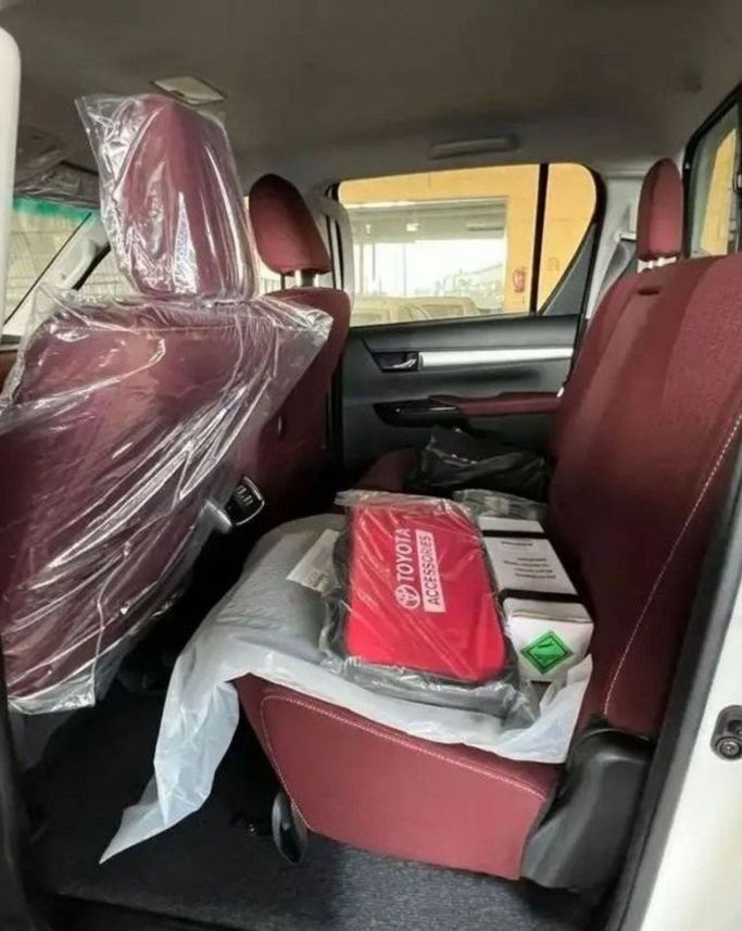 New Toyota Hilux VIII Facelift, 2.8 l, 2024 in Dubai by Mohamed Hakim Motors, White color. GCC Specs | AUTO.AE