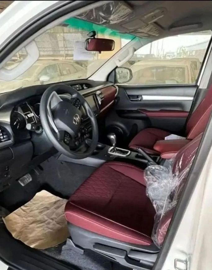 Новый Toyota Hilux VIII Рестайлинг 2, 2.8 л, 2024 в Дубае от Mohamed Hakim Motors Белый цвет. GCC | AUTO.AE