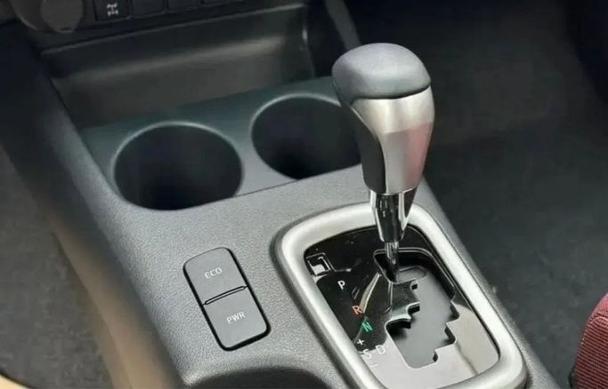 Новый Toyota Hilux VIII Рестайлинг 2, 2.8 л, 2024 в Дубае от Mohamed Hakim Motors Белый цвет. GCC | AUTO.AE