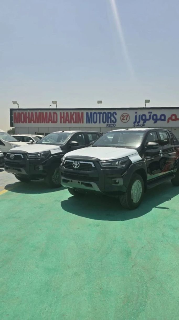 New Toyota Hilux VIII Facelift, 4.0 l, 2025 in Dubai by Mohamed Hakim Motors, Black color. GCC Specs | AUTO.AE