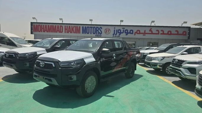 New Toyota Hilux VIII Facelift, 4.0 l, 2025 in Dubai by Mohamed Hakim Motors, Black color. GCC Specs | AUTO.AE