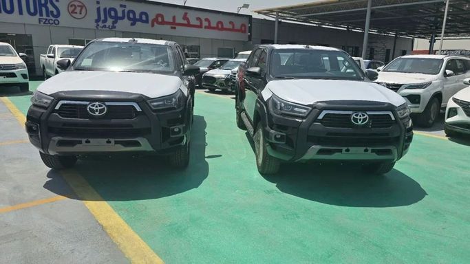 New Toyota Hilux VIII Facelift, 4.0 l, 2025 in Dubai by Mohamed Hakim Motors, Black color. GCC Specs | AUTO.AE