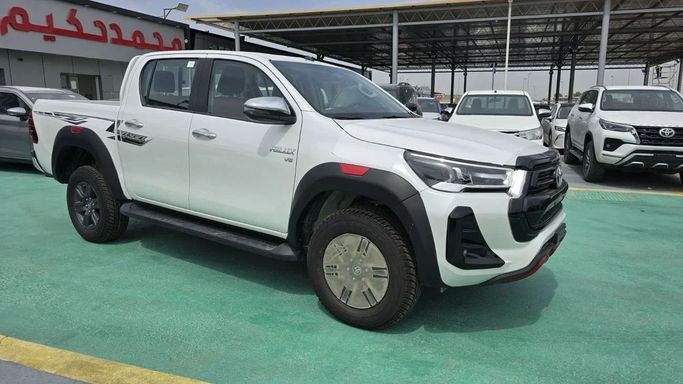 New Toyota Hilux VIII Facelift, 4.0 l, 2025 in Dubai by Mohamed Hakim Motors, White color. GCC Specs | AUTO.AE