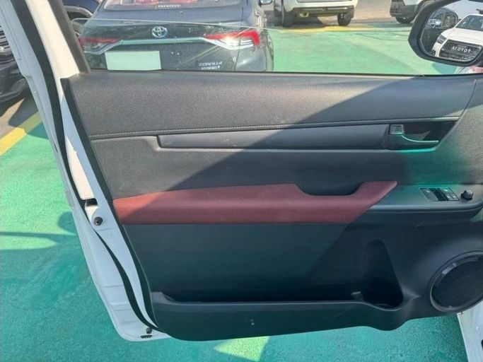 New Toyota Hilux VIII Facelift 2, 2.7 l, 2025 in Dubai by Mohamed Hakim Motors, White color. GCC Specs | AUTO.AE