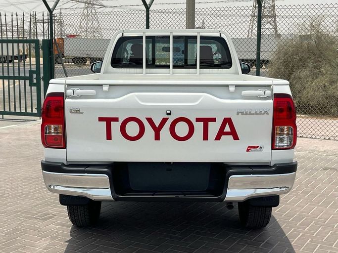 New Toyota Hilux VIII Facelift 2, 2.7 l, 2025 in Dubai by Mohamed Hakim Motors, White color. Other | AUTO.AE