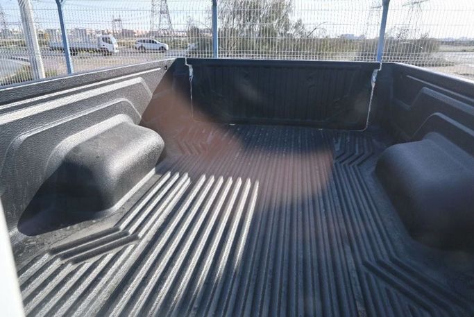 Новый Toyota Hilux VIII Рестайлинг 2, 2.7 л, 2024 в Дубае от Mohamed Hakim Motors Белый цвет. GCC | AUTO.AE