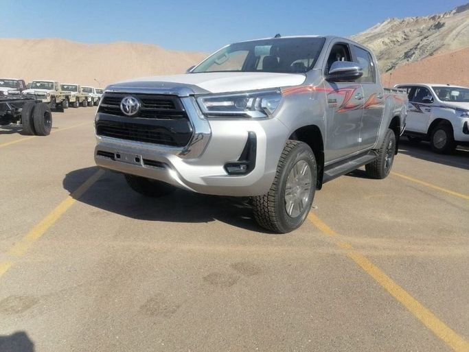 New Toyota Hilux VIII Facelift, 2.4 l, 2023 in Dubai by Mohamed Hakim Motors, Grey color. GCC Specs | AUTO.AE