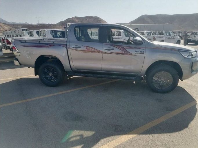 New Toyota Hilux VIII Facelift, 2.4 l, 2023 in Dubai by Mohamed Hakim Motors, Grey color. GCC Specs | AUTO.AE