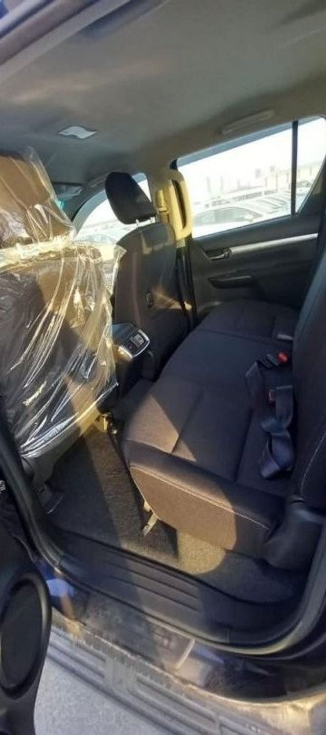 Новый Toyota Hilux VIII Рестайлинг, 2.4 л, 2023 в Дубае от Mohamed Hakim Motors Тёмно-синий цвет. GCC | AUTO.AE