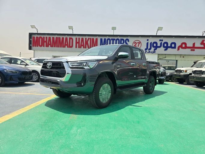 New Toyota Hilux VIII Facelift, 2.4 l, 2025 in Dubai by Mohamed Hakim Motors, Grey color. GCC Specs | AUTO.AE