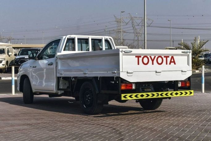 New Toyota Hilux VIII Facelift, 2.7 l, 2021 in Dubai by Mohamed Hakim Motors, White color. GCC Specs | AUTO.AE